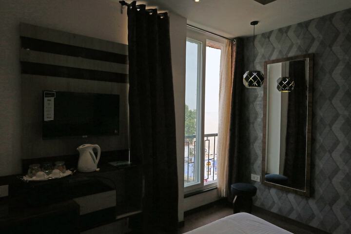 Room 11 of 85