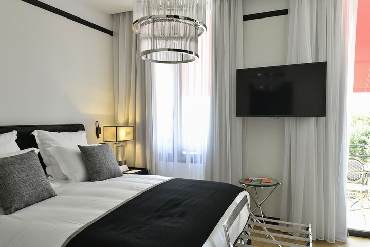 Room 18 of 90