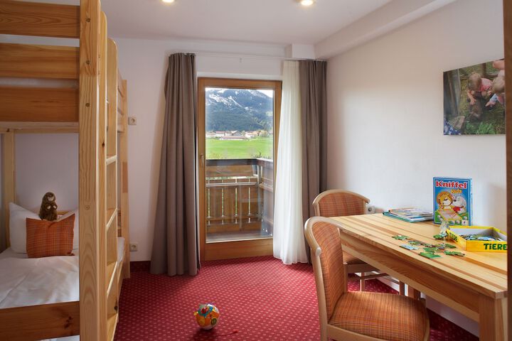 Room 4 of 32