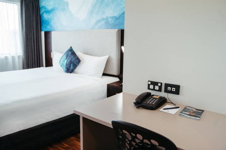 Room 12 of 99