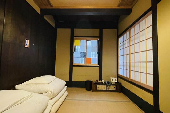 Room 7 of 48