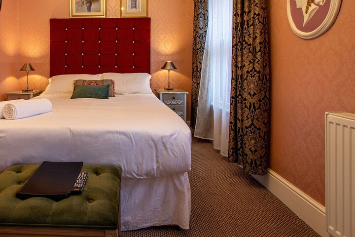 Room 14 of 65