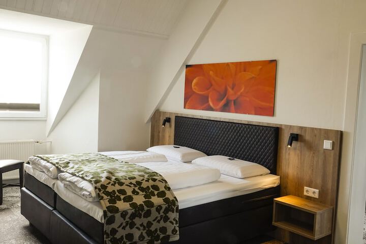 Room 3 of 44