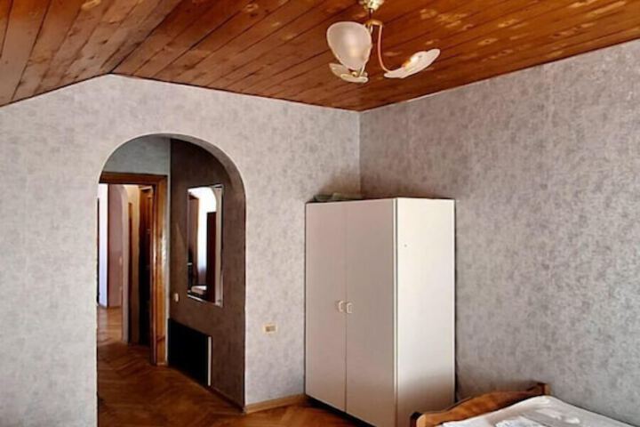 Room 10 of 50