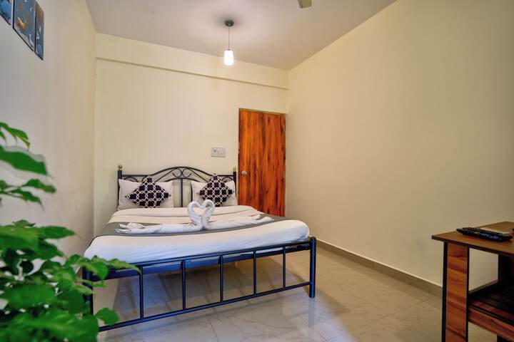 Room 9 of 33
