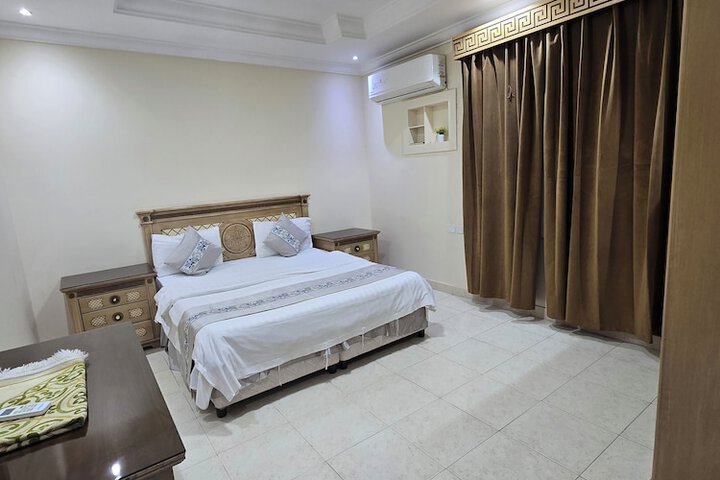 Room 7 of 24