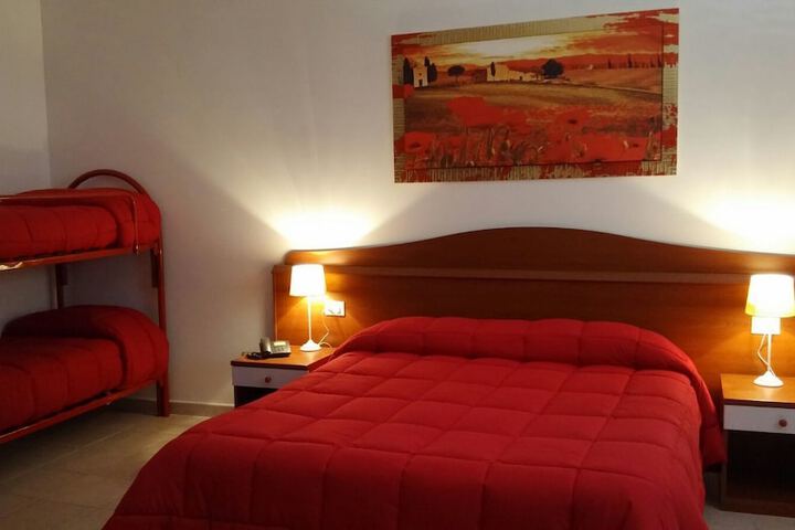 Room 6 of 80