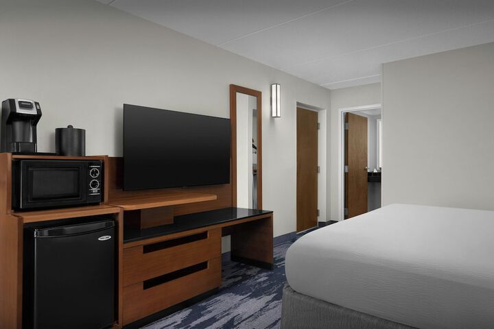 Room 13 of 38
