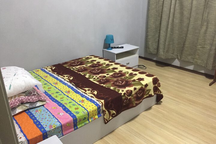 Room 4 of 32