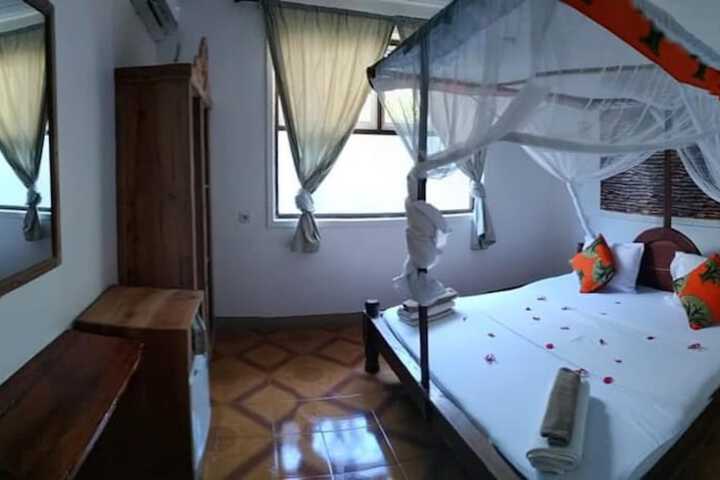 Room 25 of 135