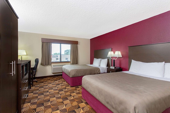 1 Queen Bed (6 of 22)