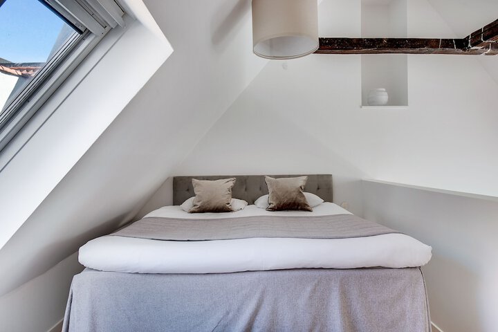 Room 9 of 25