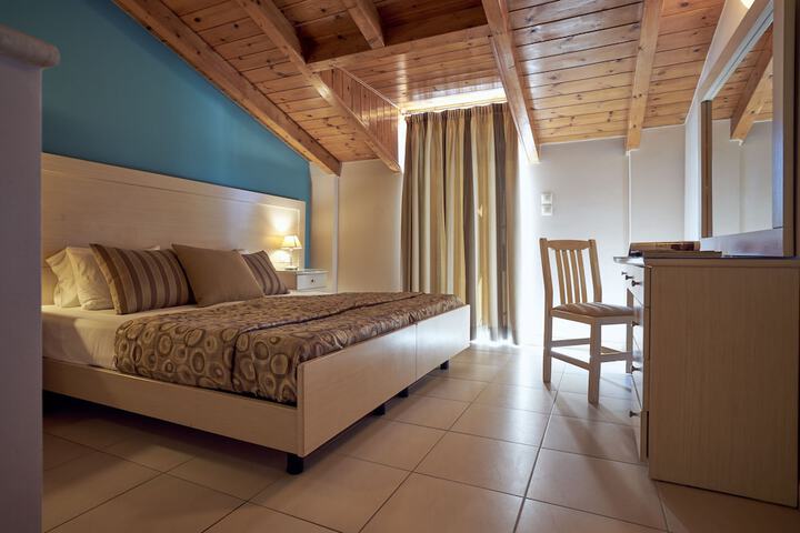 Room 5 of 43