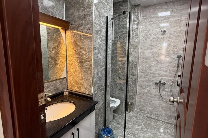 Room 16 of 23