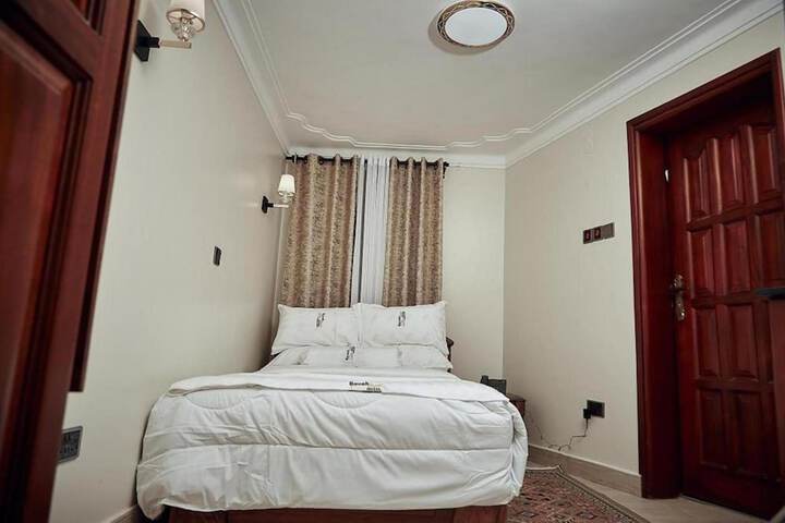 Room 4 of 11