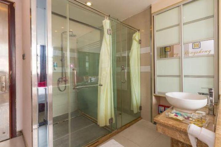 H Boutique Hotel (Dongguan Fenggang Xingao Shopping Plaza)