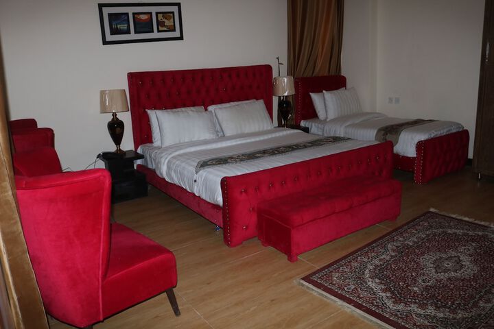 Room 33 of 41
