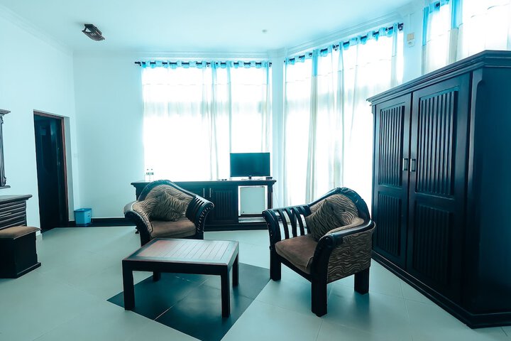Room 6 of 25