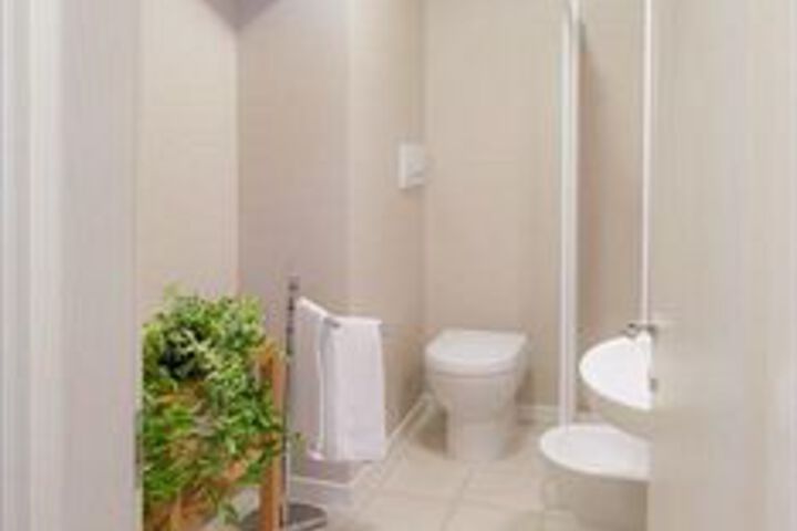 Room 4 of 28