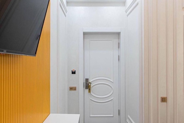 Room 4 of 18