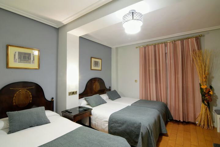 Room 10 of 80