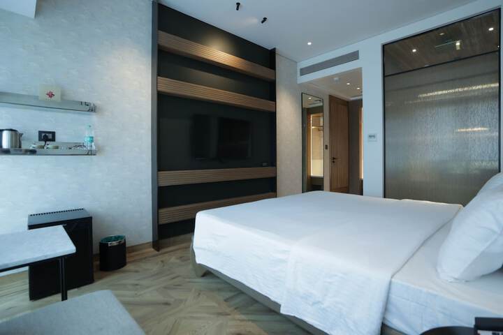 Room 8 of 24