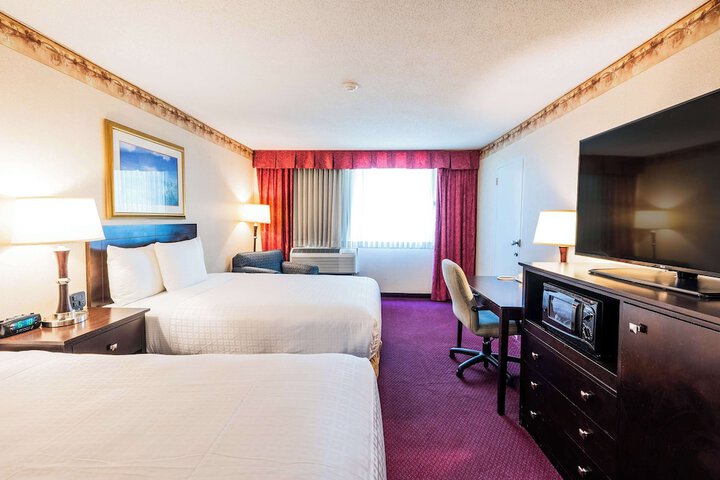 2 Double Beds (3 of 9)