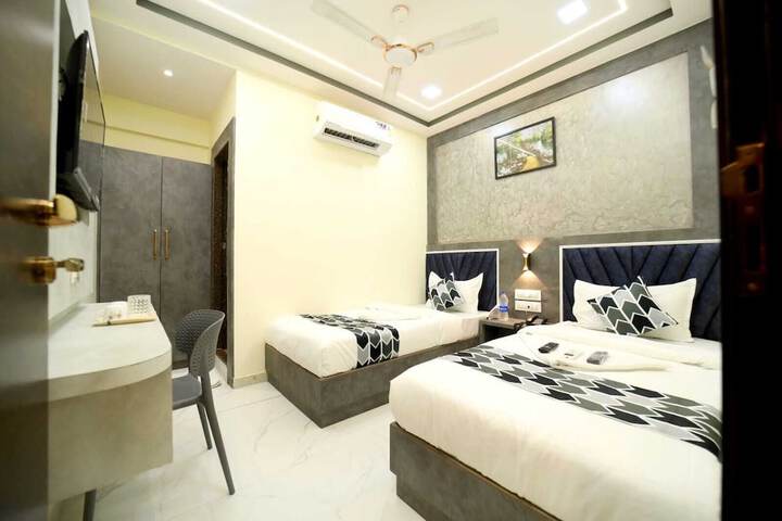 Room 13 of 25