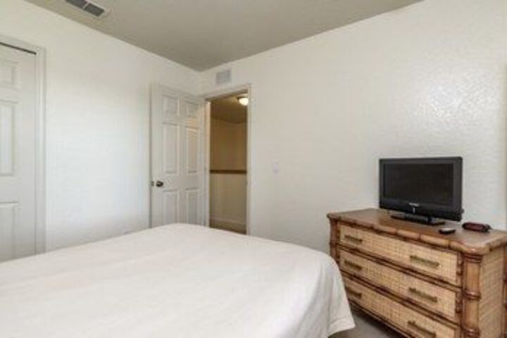 Room 11 of 27