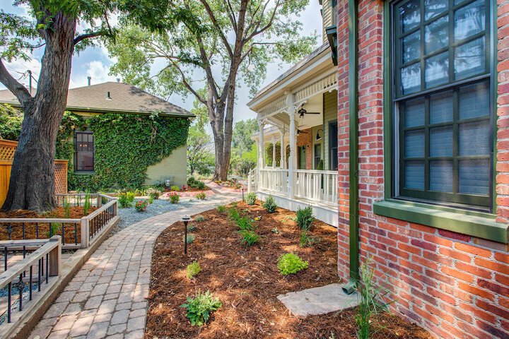 Hotel Exterior 101 of 112