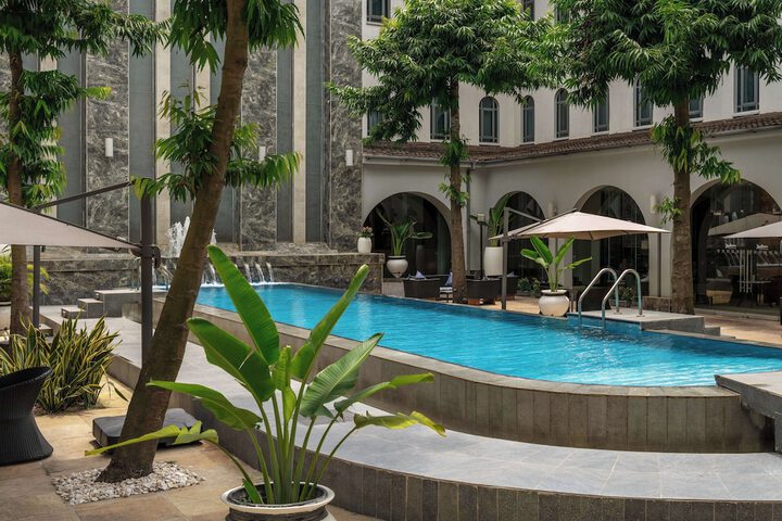 Pool 102 of 193