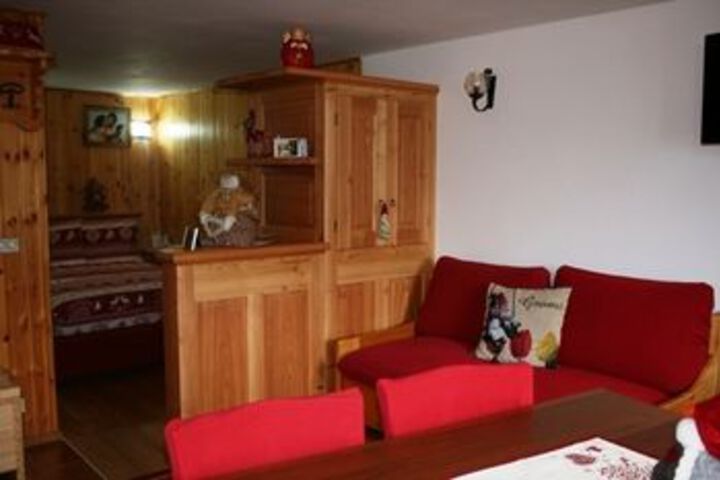 Room 12 of 18