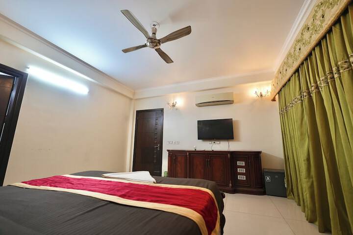 Room 9 of 44