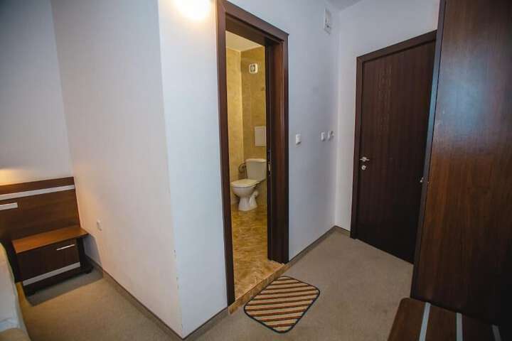 Room 10 of 27