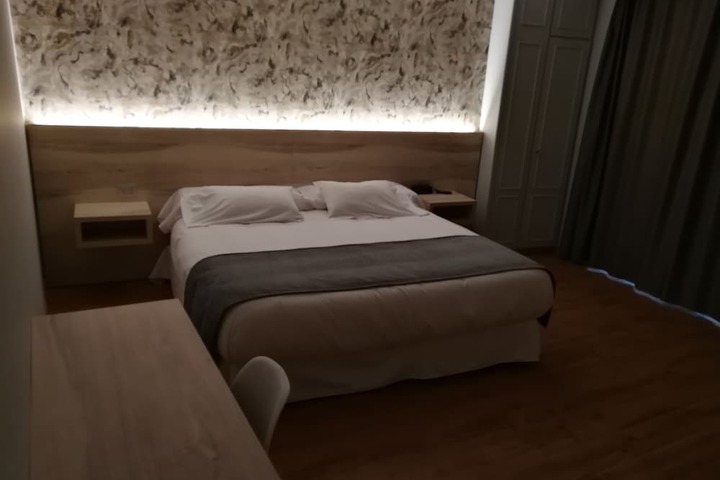 Room 5 of 31