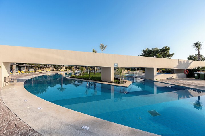 Pool 173 of 236