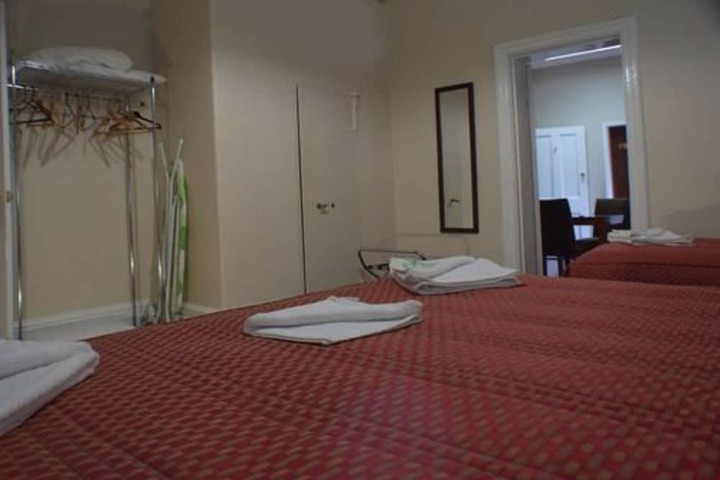 Room 25 of 98