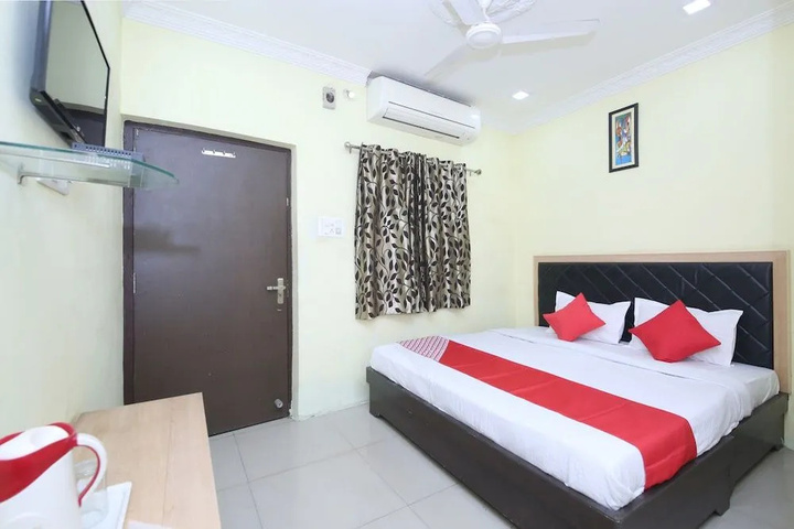 Room 5 of 10