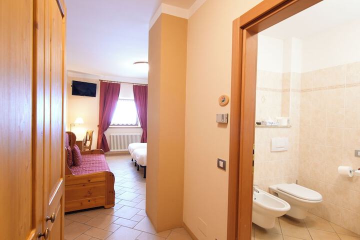 Room 18 of 49