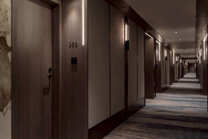Ballroom/Hall 51 of 80