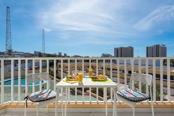 Y1DA. Chic studio in Playa de Las Americas'