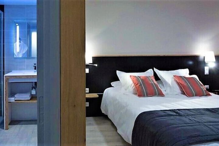 Room 9 of 48