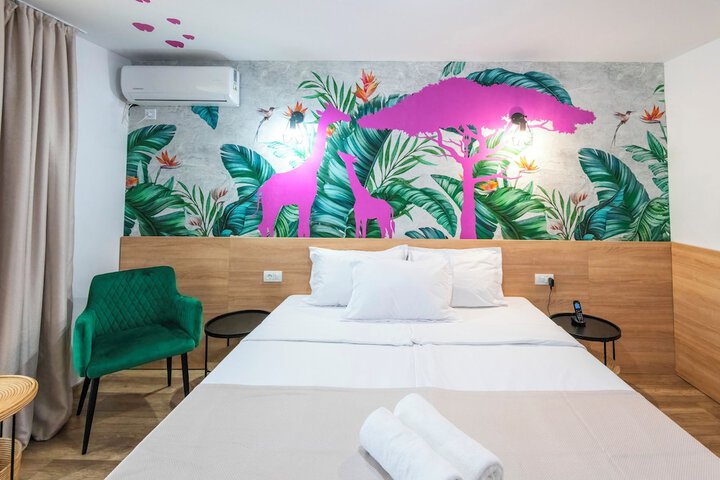 Room 10 of 87