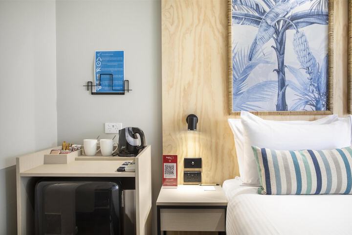 Room 9 of 38