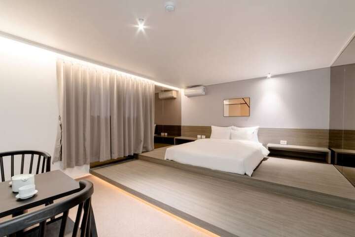 Room 5 of 177