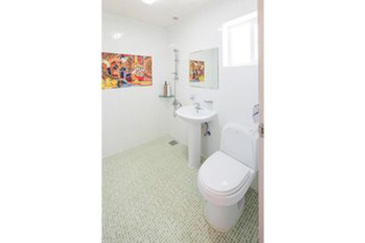 Room 8 of 174