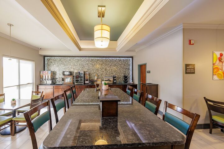 Breakfast area
