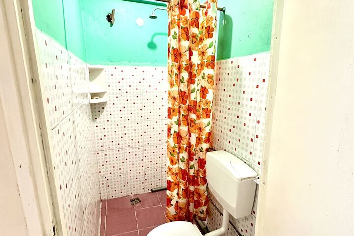Room 10 of 16