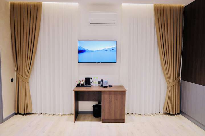 Room 6 of 87