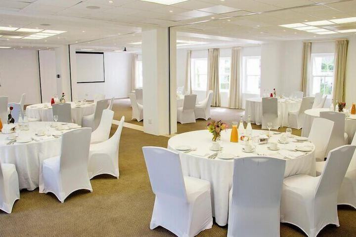 Ballroom/Hall 282 of 517